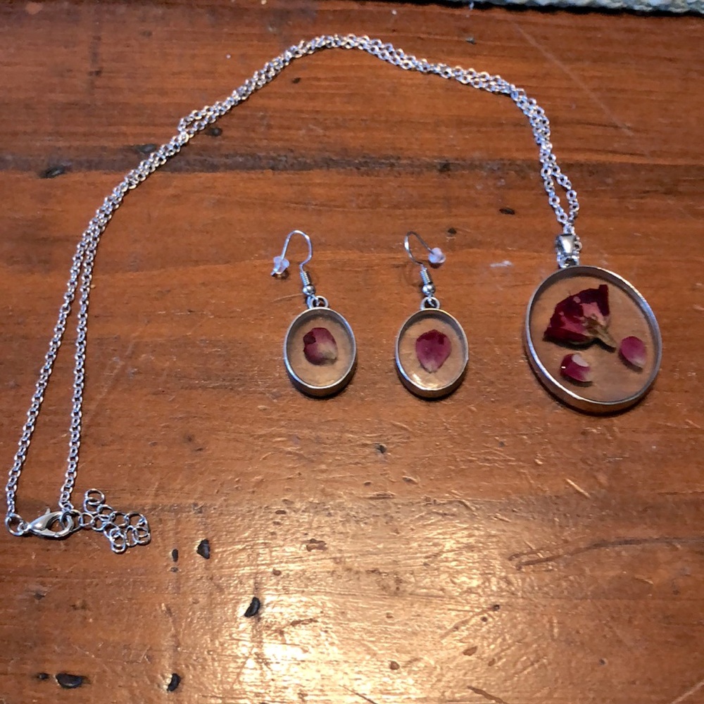 Handmade jewelry set.
